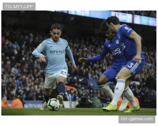 孔帕尼引领酒红复古风潮，英超传奇跨界时尚界展现新影响力